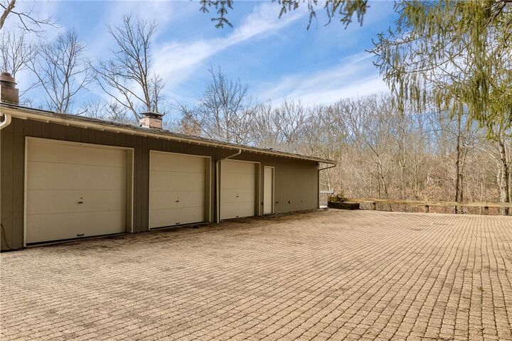 Property Photo:  112 Wynnwood Dr  PA 15215 