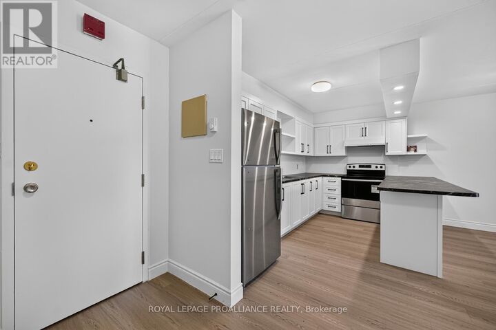 Property Photo:  95 Windsor Drive 403  ON K6V 3H7 
