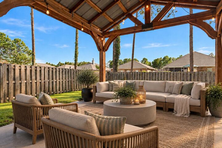 Property Photo:  426 Pin Oak Loop  FL 32459 