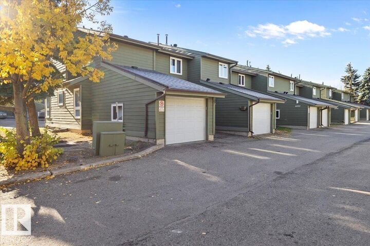 Property Photo:  16957 95 Street NW  AB T5Z 1Z4 