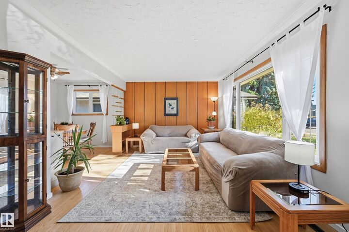 Property Photo:  6604 93 Avenue NW  AB T6B 0W5 