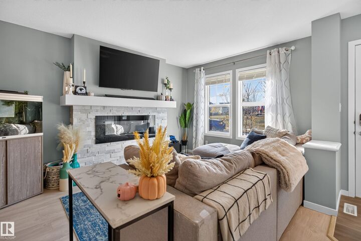 Property Photo:  1047 Paisley Drive SW  AB T6W 4E1 
