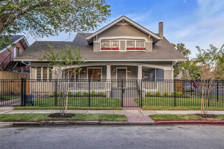 Property Photo: 2602 Whitney Street TX 77006