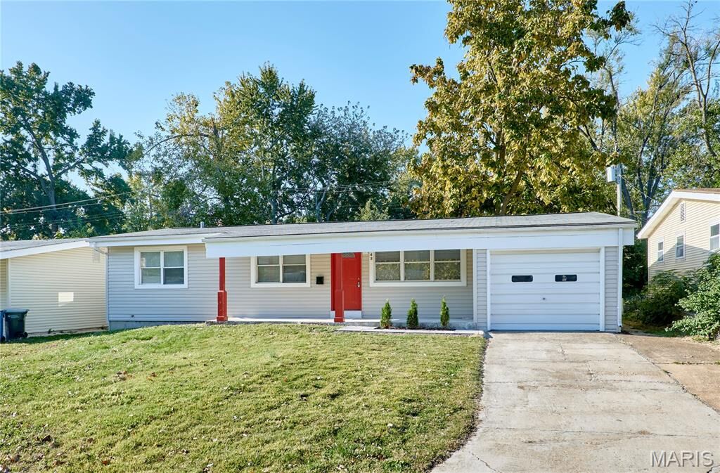 Property Photo:  842 Holiday Avenue  MO 63042 