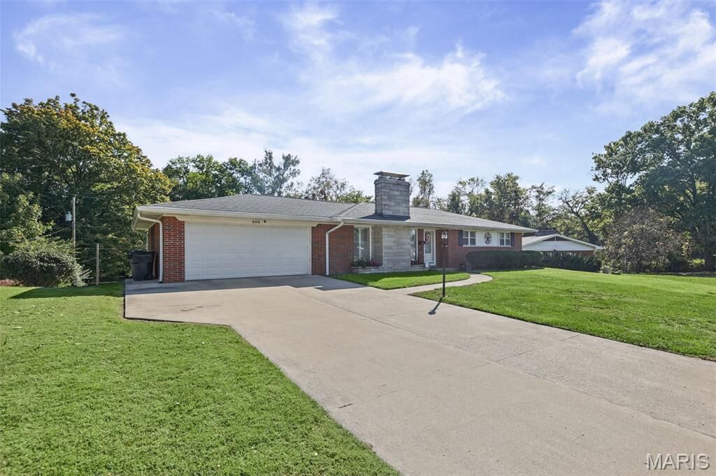 Property Photo: 208 Brentmoor Drive IL 62223