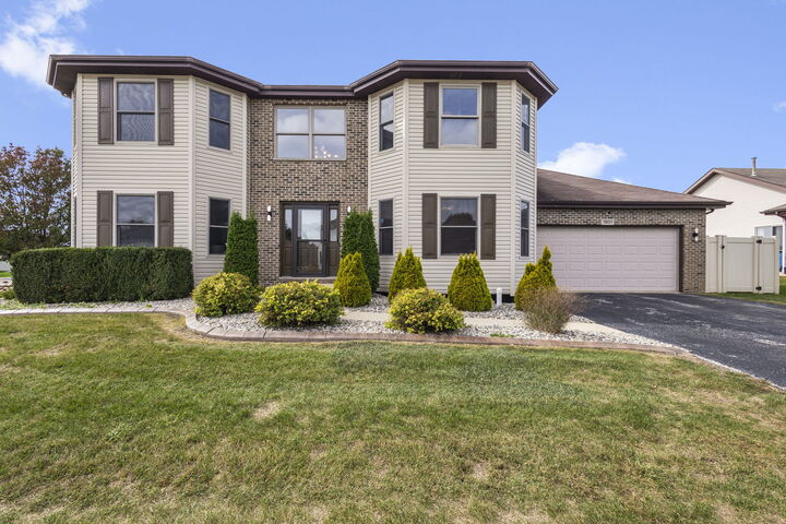 Property Photo:  1801 Claire Drive  IL 60914 