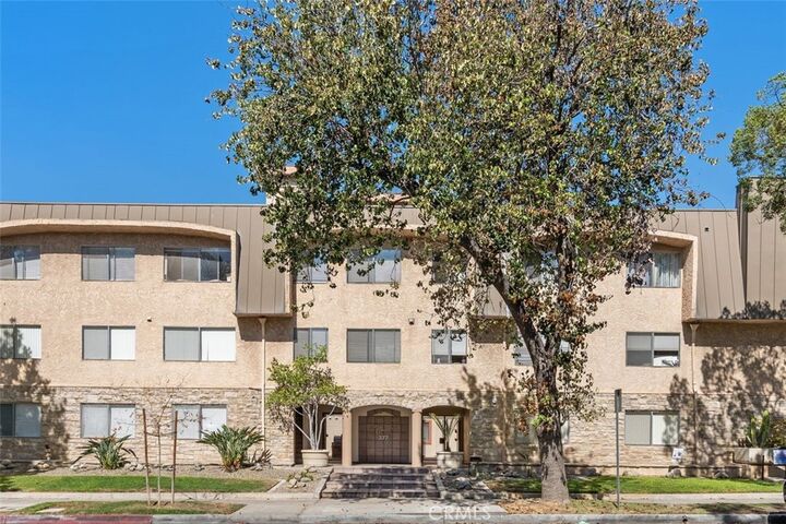 Property Photo:  377 W California 12  CA 91203 