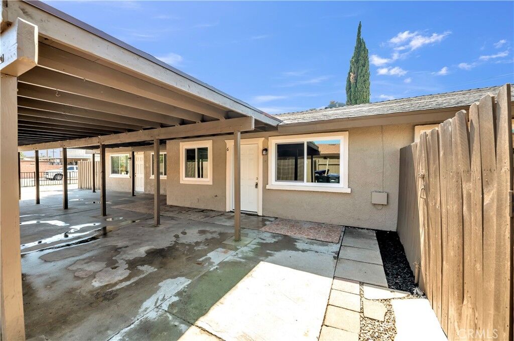 Property Photo:  470 W Kimball  CA 92543 
