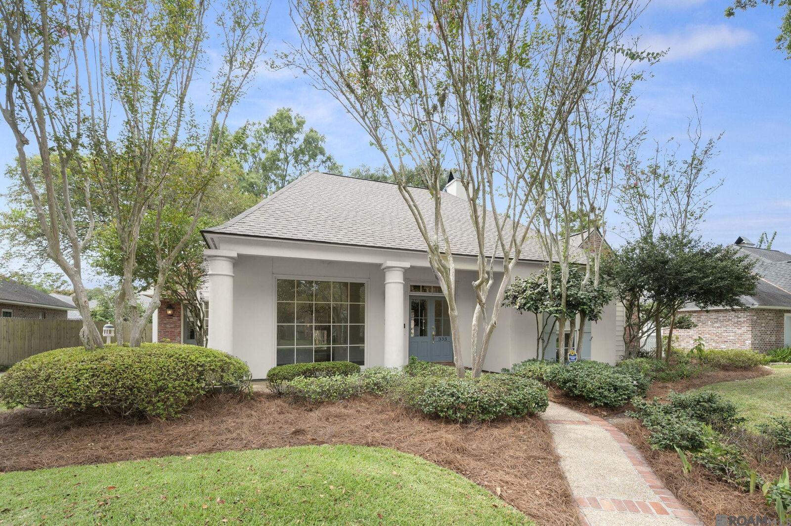 Property Photo:  333 E Woodgate Ct  LA 70808 