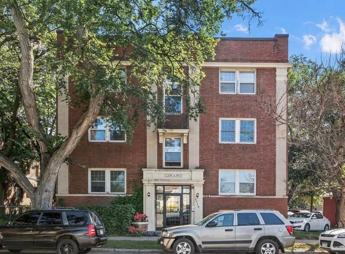 Property Photo: 2739 Girard Avenue S 304 MN 55408
