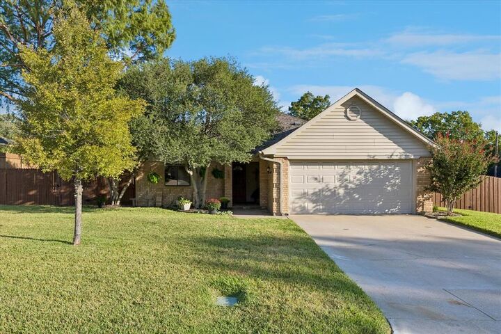 Property Photo: 200 Marseille Drive TX 76054
