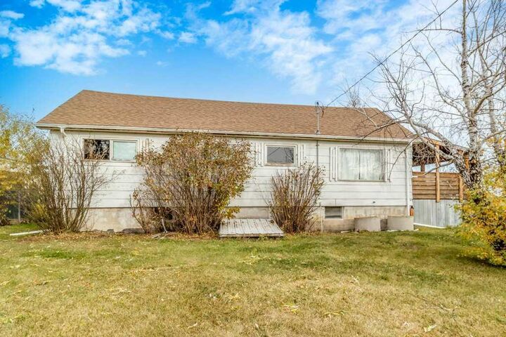 Property Photo:  24 Main Street  AB T0M 0V0 