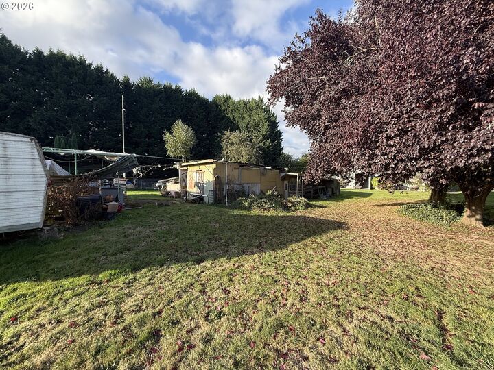 Property Photo: 1425 River Rd WA 98632