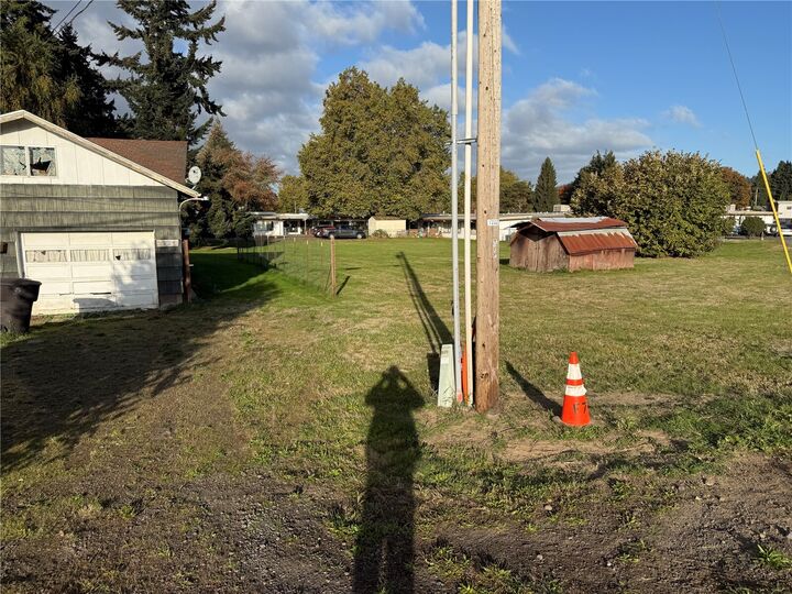 Property Photo: 1425 River Road WA 98632