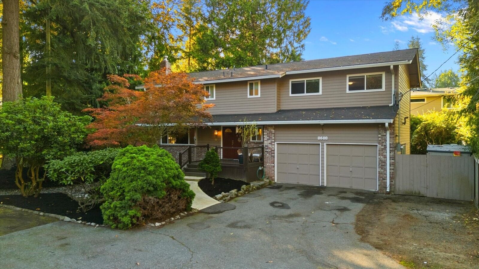 Property Photo: 8608 184th Street SW WA 98026