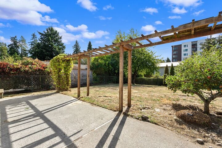 Property Photo:  829 NE 189th Street  WA 98155 