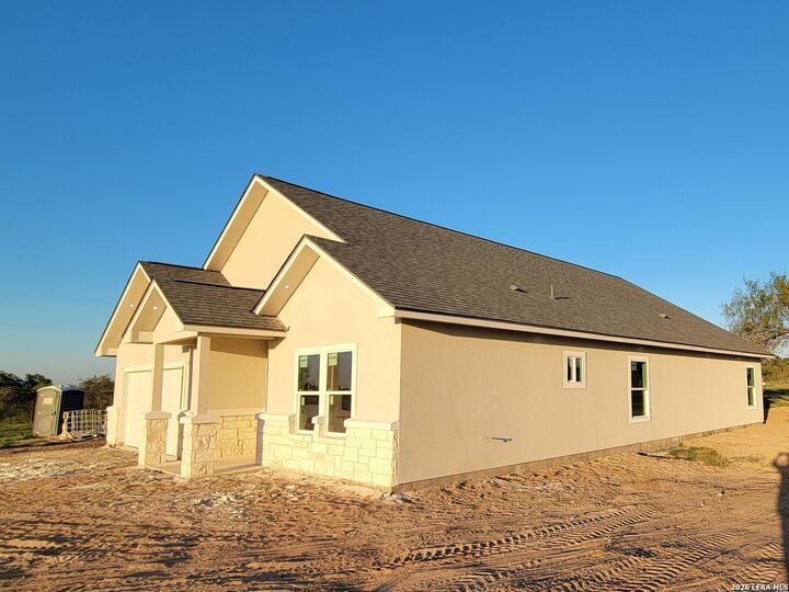 Property Photo: 950 McConnell Rd TX 78069