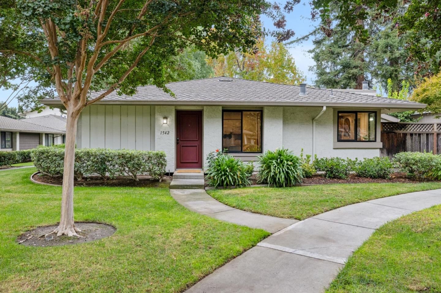 Property Photo:  1542 Easington Way  CA 95126 