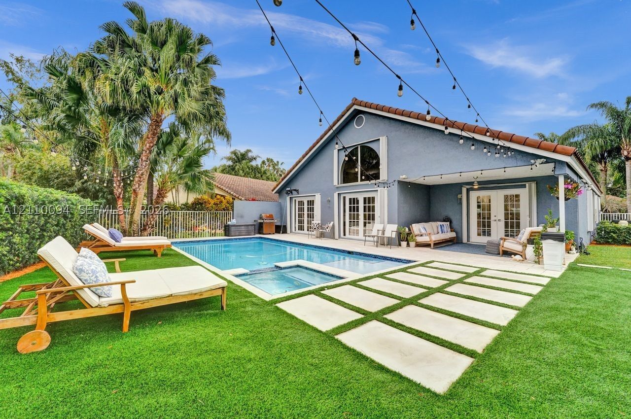 Property Photo:  2064 Island Cir  FL 33326 