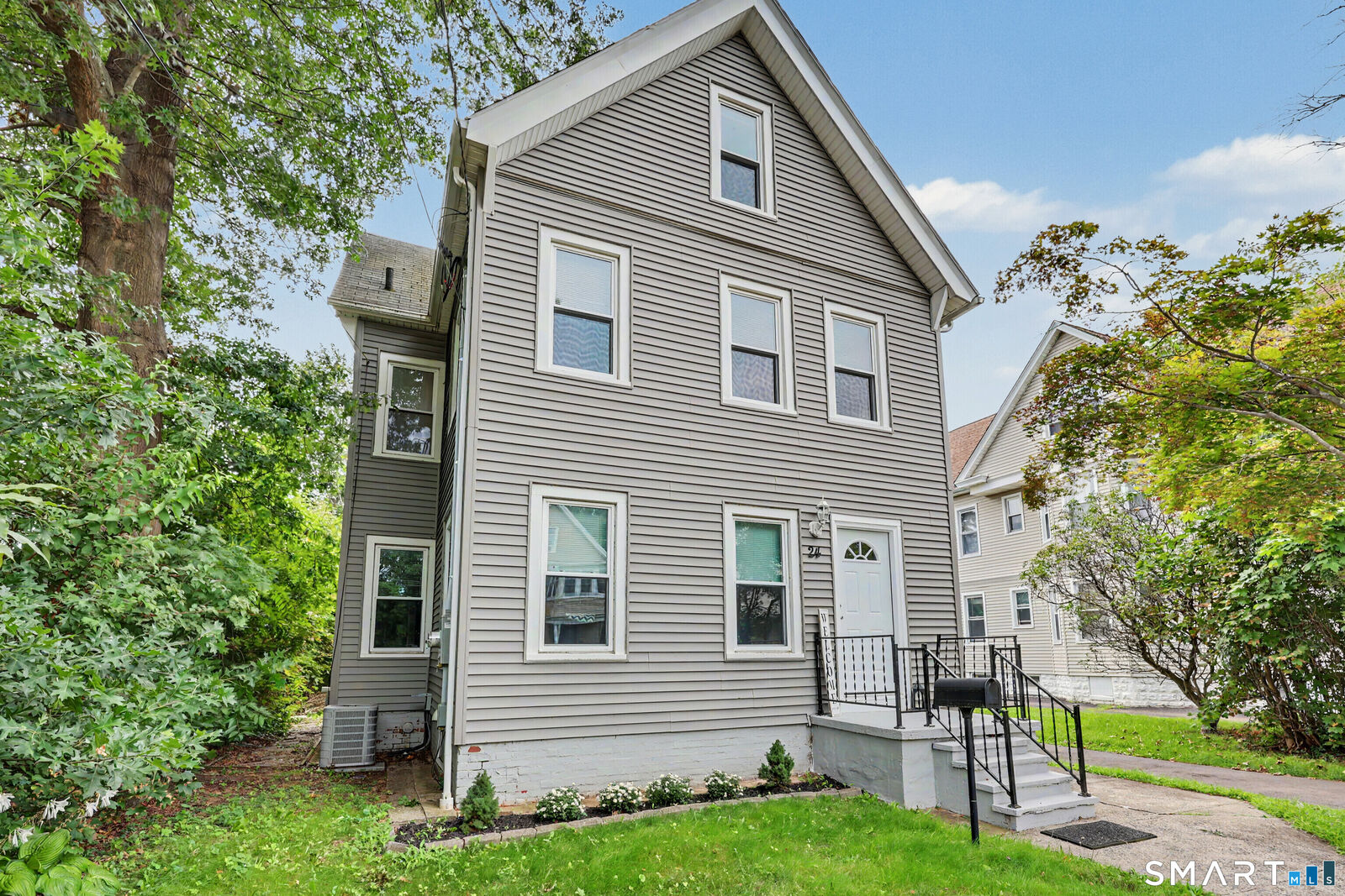 Property Photo:  24 Beacon Street  CT 06514 