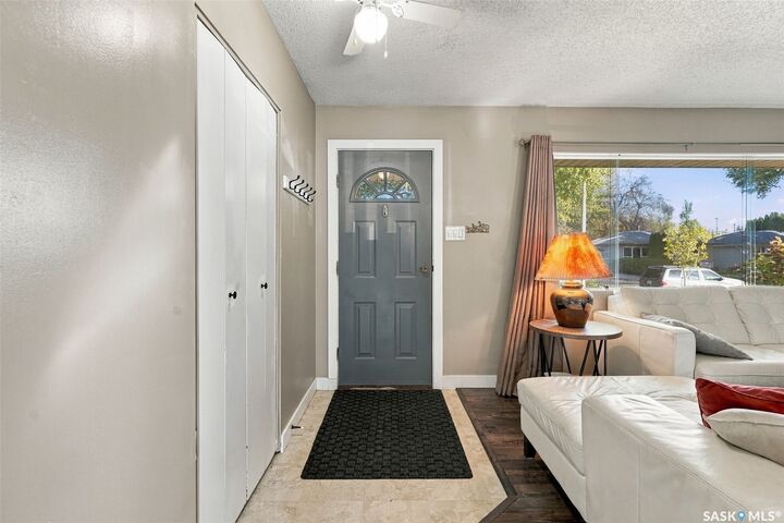 Property Photo:  34 McAskill Crescent  SK S7J 2P5 