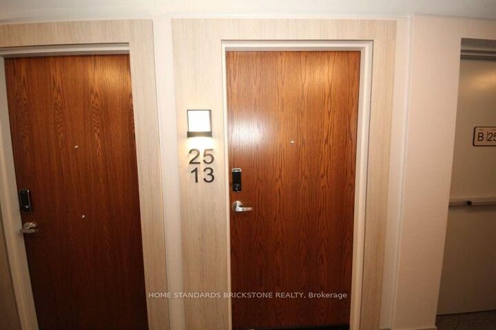 Property Photo:  30 Francis Street S 2513  ON N2G 0H1 