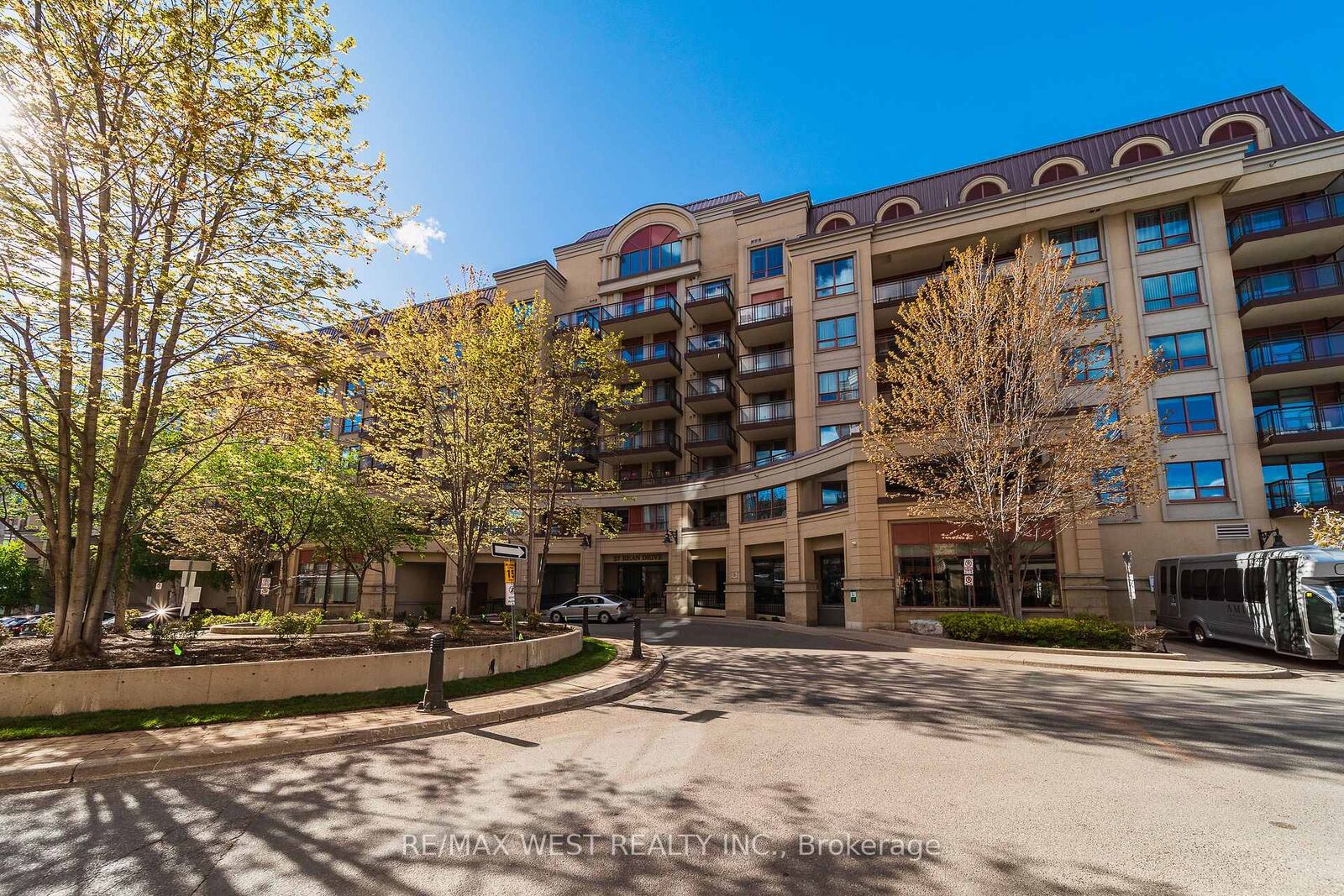 Property Photo:  27 Rean Drive 524  ON M2K 0A6 