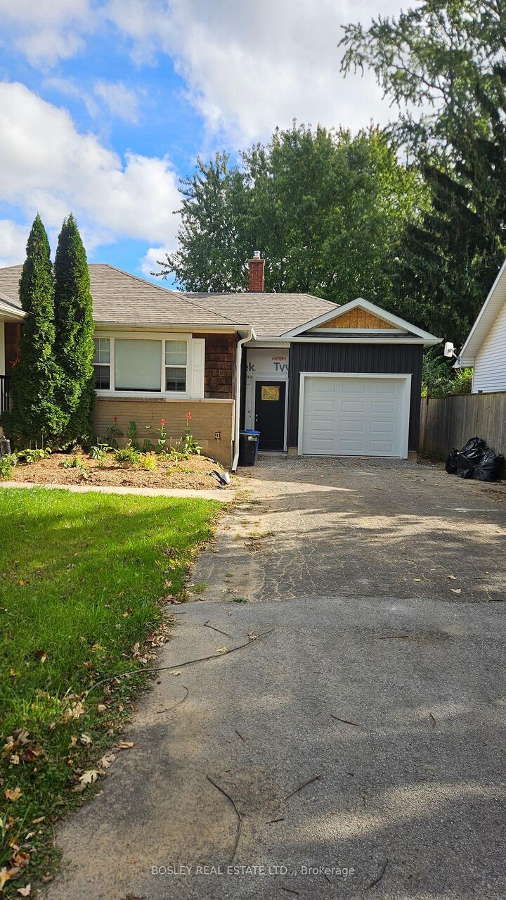 Property Photo:  8 Pearce Avenue  ON L2M 2L8 