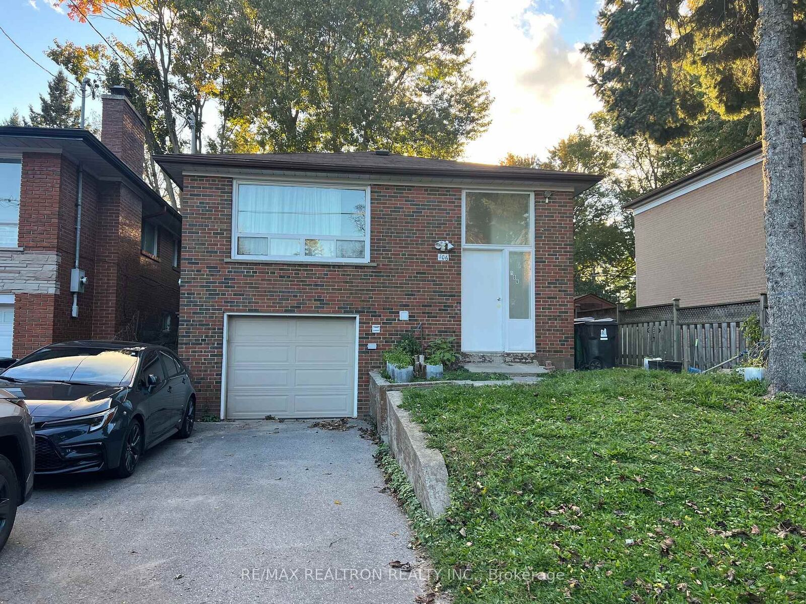 Property Photo:  106 Gradwell Drive Bsmt  ON M1M 2N2 