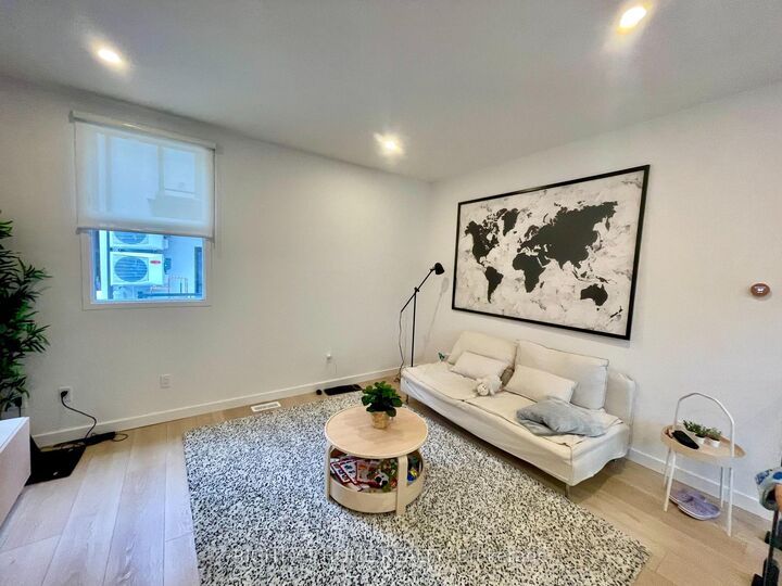 Property Photo:  367 Howland Avenue 5  ON M5R 3C1 
