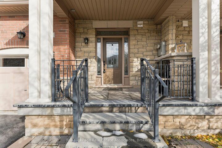 Property Photo:  12 Diamond Leaf Lane  ON L7G 0G7 