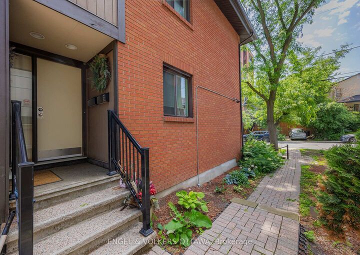 Property Photo:  35 Robinson Avenue B  ON K1N 8N8 