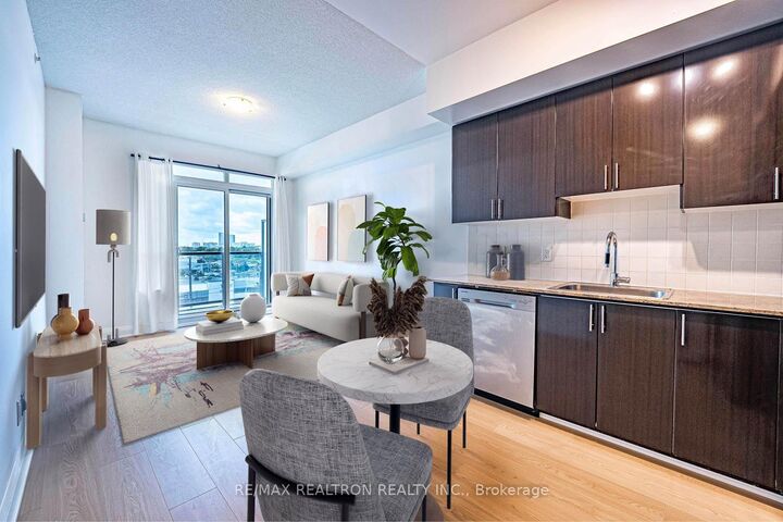 Property Photo:  7161 Yonge Street 418  ON L3T 0C8 