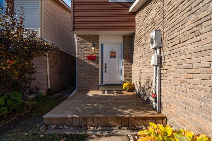 Property Photo:  16 Christie Crescent  ON L4N 4W8 