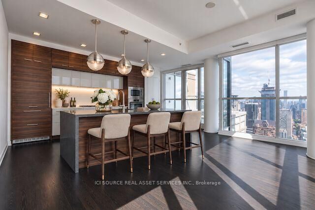Property Photo:  88 Scott Street 5402  ON M5E 0A9 