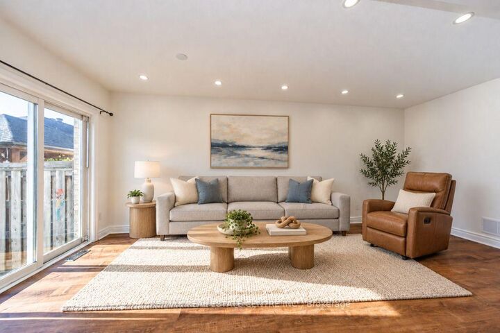 Property Photo:  666 Madame Street  ON L5W 1H1 