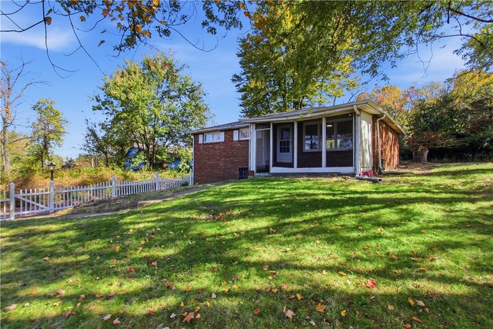 Property Photo:  222 Bellbridge Rd  PA 15037 