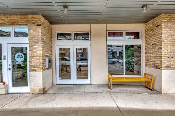 Property Photo: 2124 E 6th Street 305 TX 78702