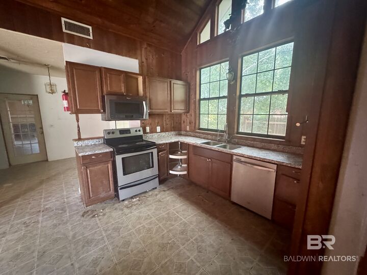 Property Photo: 200 5th Avenue AL 36502