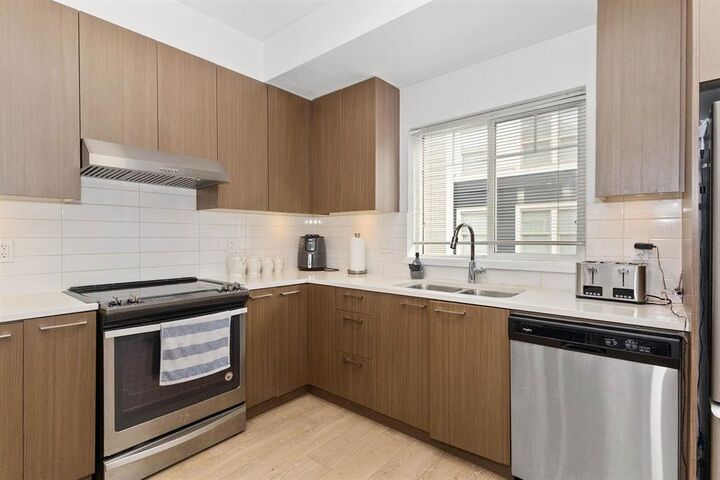 Property Photo:  32633 Simon Avenue 89  BC V2T 0G9 