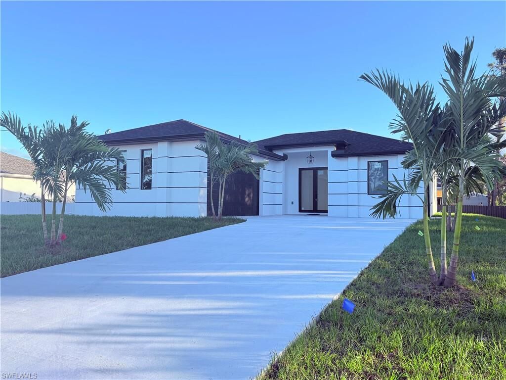 Property Photo:  194 Karlow Ave  FL 33974 