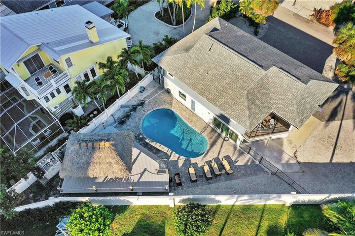 Property Photo:  190 Bayview Ave  FL 33931 