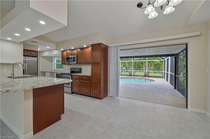 Property Photo:  915 SW 31st Ter  FL 33914 