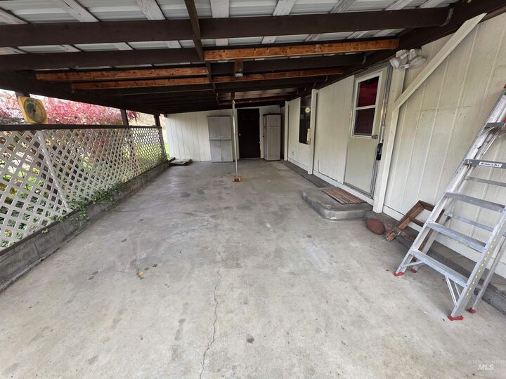 Property Photo:  302 Tiffany Ln  ID 83524 