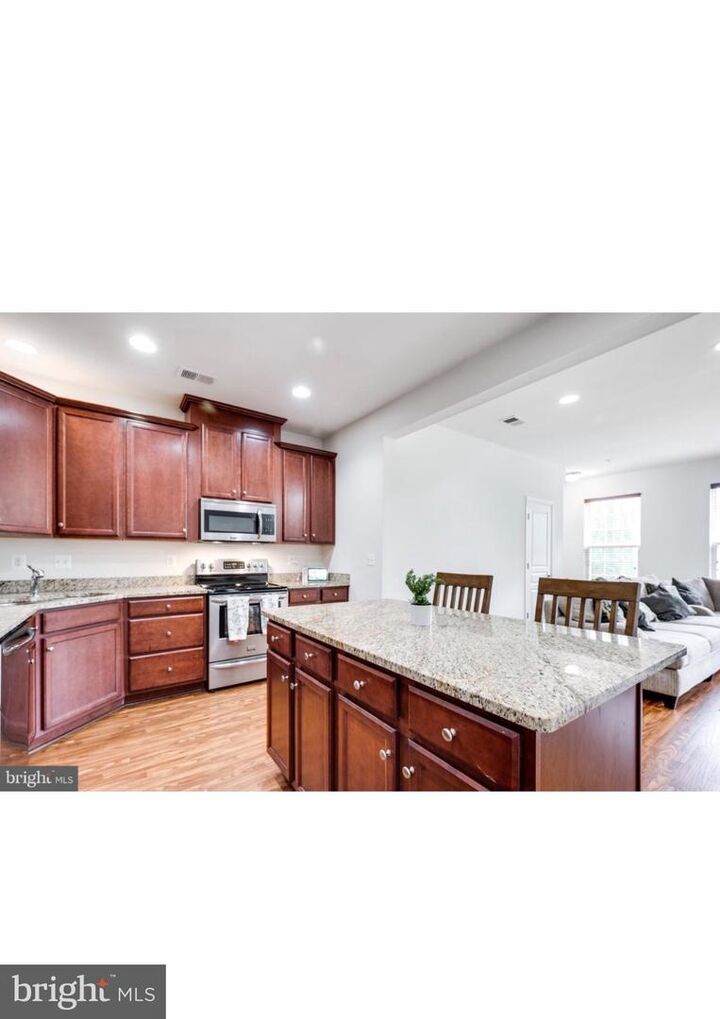 Property Photo:  14818 Mason Creek Circle  VA 22191 