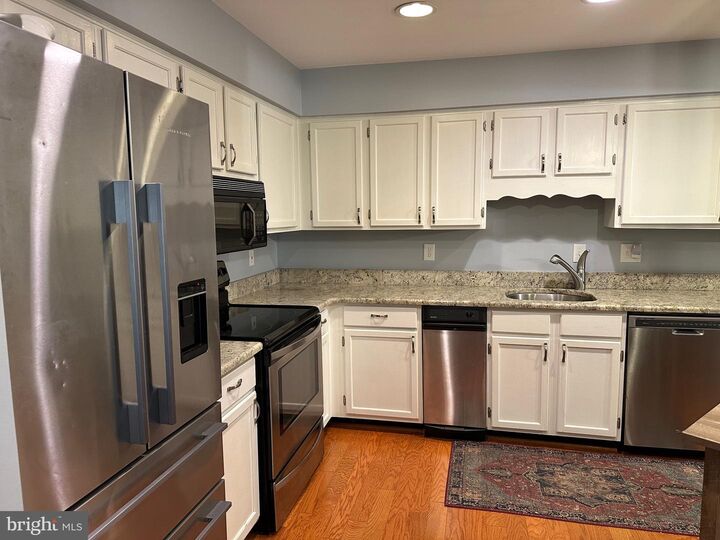 Property Photo:  803 Coxswain Way 301  MD 21401 