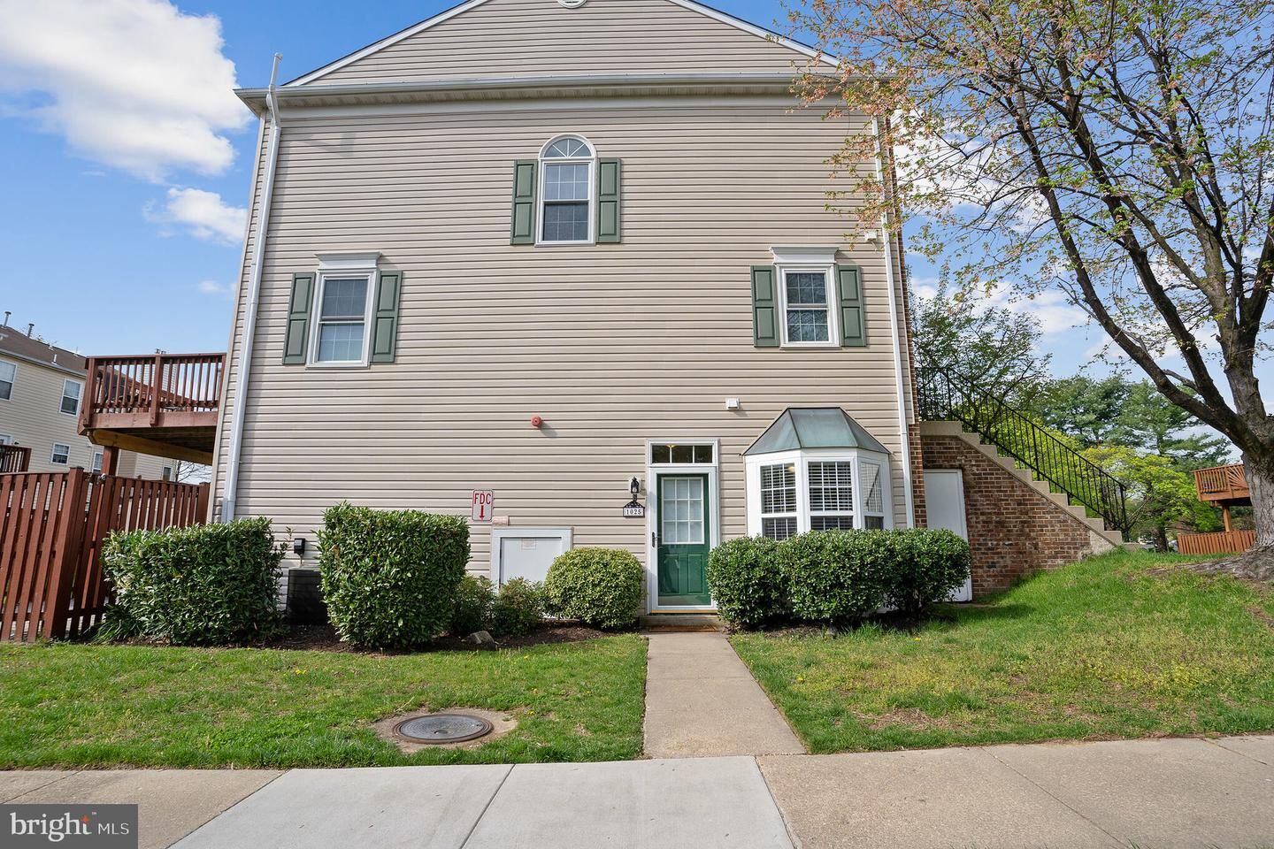 Property Photo: 1025 Simsbury Court MD 21114
