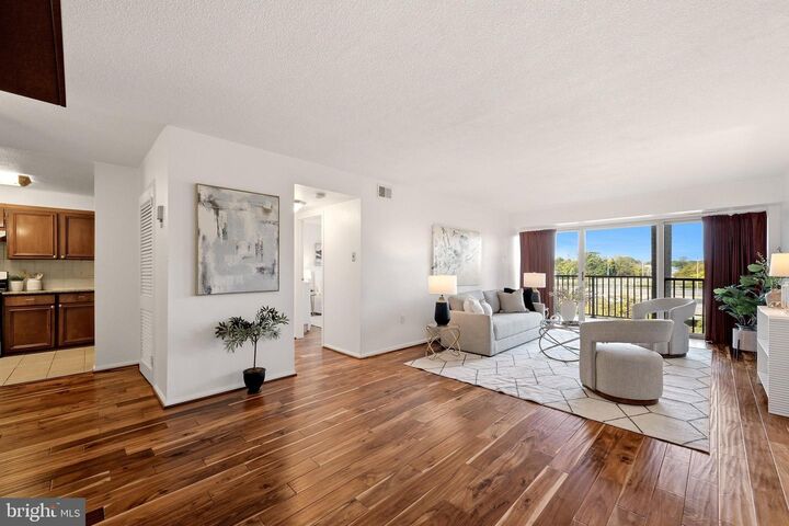 Property Photo:  1300 Army Navy Drive 805  VA 22202 