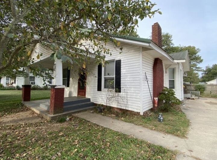 Property Photo:  210 SW Randolph  AR 72433 