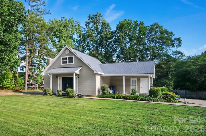 Property Photo:  122 Rockman Road  NC 28073 